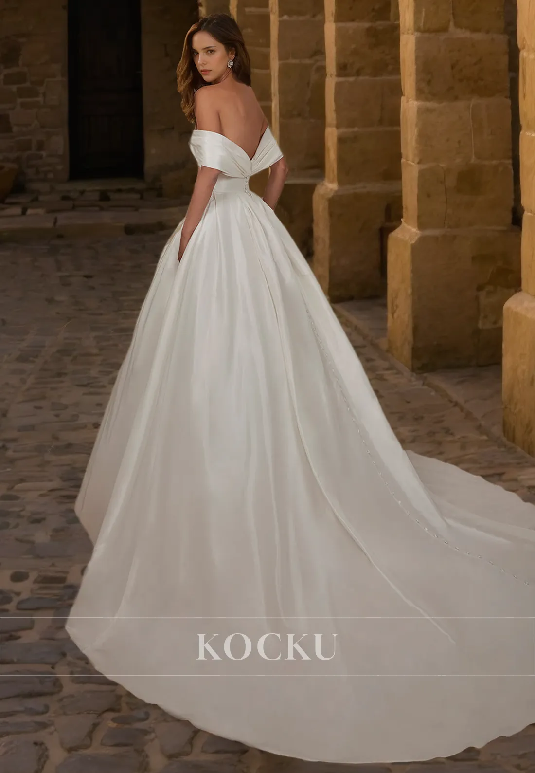 Off-Shoulder Tube Top A-Line Sleeveless Sweep Train Satin Bridal Dress with Pleats Wedding Dress