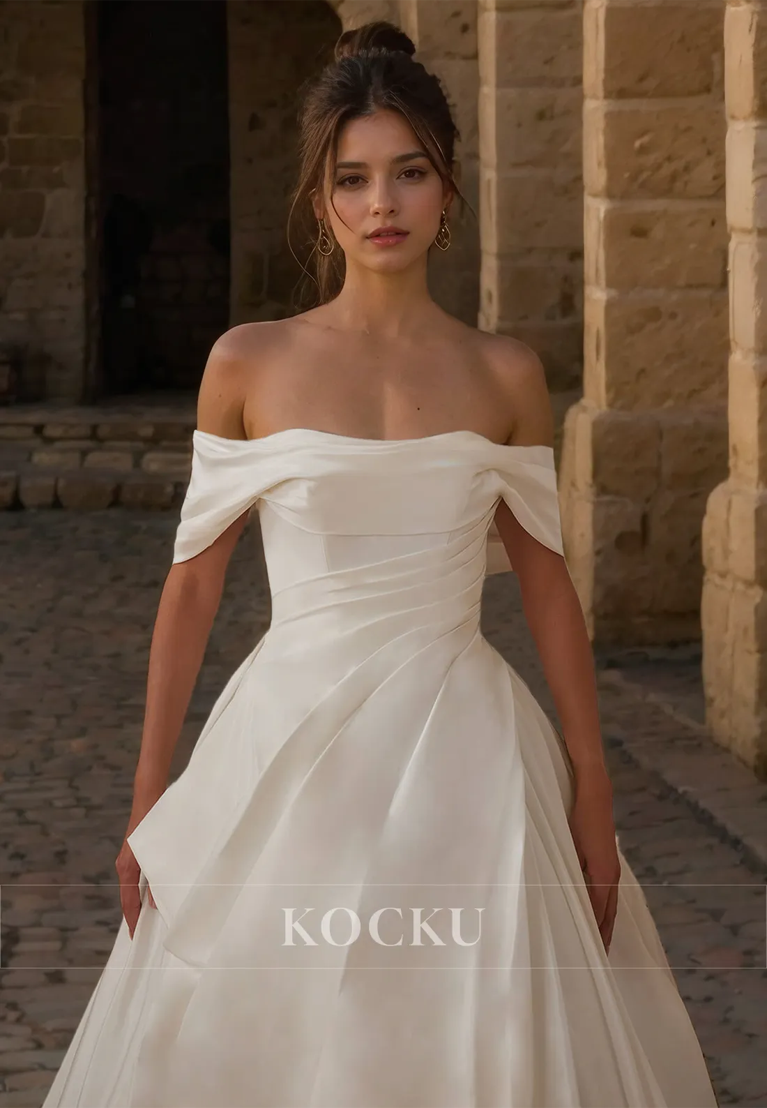 Off-Shoulder Tube Top A-Line Sleeveless Sweep Train Satin Bridal Dress with Pleats Wedding Dress